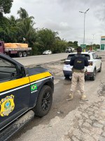 PRF prende mulher por receptação, em Maceió/AL