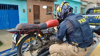 PRF apreende motocicleta adulterada conduzida por adolescente, em Satuba/AL