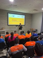 PRF realiza palestra em alusão ao Maio Amarelo na Braskem, em Marechal Deodoro/AL