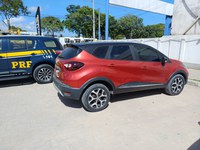 PRF prende mulher por apropriação indébita de veículo, em Pilar/AL