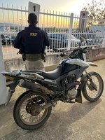 PRF recupera motocicleta com registro de roubo, em Cacimbinhas/AL