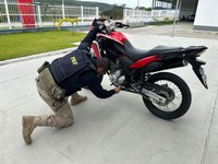 PRF encontra motocicleta com indícios de adulteração, em Santana do Ipanema/AL
