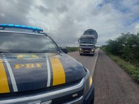 PRF/AL realiza escolta de carga superdimensionada e garante segurança viária para os usuários da rodovia