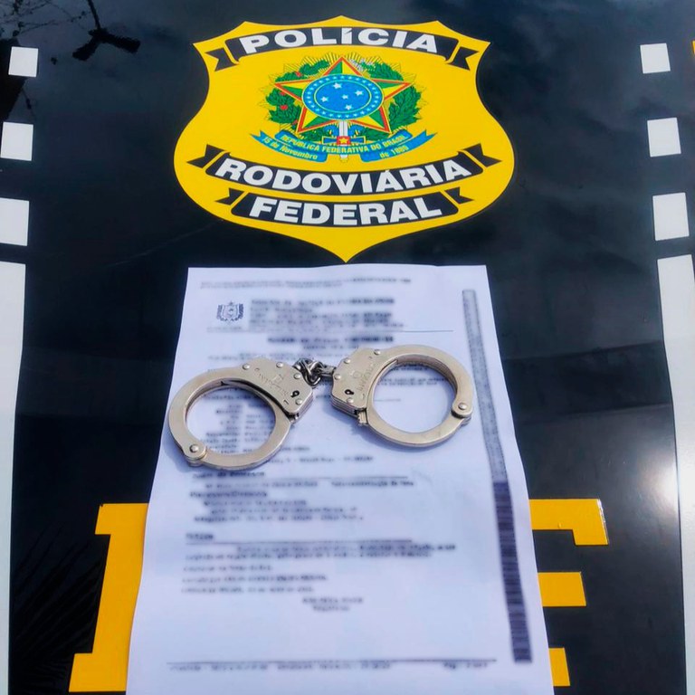 PRF prende homem com mandado de prisão em aberto por furto