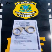 PRF prende homem com mandado de prisão em aberto por furto