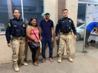 Policiais auxiliam mãe e bebê após parto domiciliar