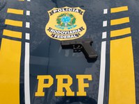 PRF-AP detém adolescente na BR 210 por ato infracional com simulacro de arma de fogo