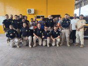 Benedito e sua familia com os Policiais Rodoviários Federais
