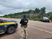 Ação da PRF prende quatro "coiotes" que transportavam estrangeiros ilegais