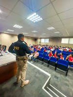 A PRF no Amazonas, em parceria com o Instituto Anjos, encerrou a Operação Anjos na Estrada