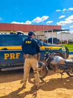Motocicleta adulterada e com restrição de roubo é apreendida em Humaitá