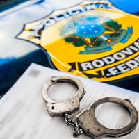 PRF prende motociclista em Manaus por não pagamento de pensão alimentícia