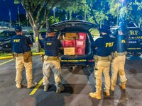 PRF flagra carga irregular com eletrônicos e remédios em caminhão no Amazonas