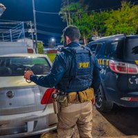PRF recupera veículo roubado que era utilizado em crimes de sequestro e tortura