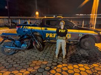 Equipe da PRF recupera motocicleta roubada em Humaitá