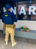 PRF apreende drogas e recupera dois veículos adulterados em Manaus (AM)