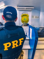 PRF cumpre mandado de prisão durante fiscalização na BR-319