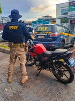 PRF flagra duas motos com sinais adulterados em Manaus/AM