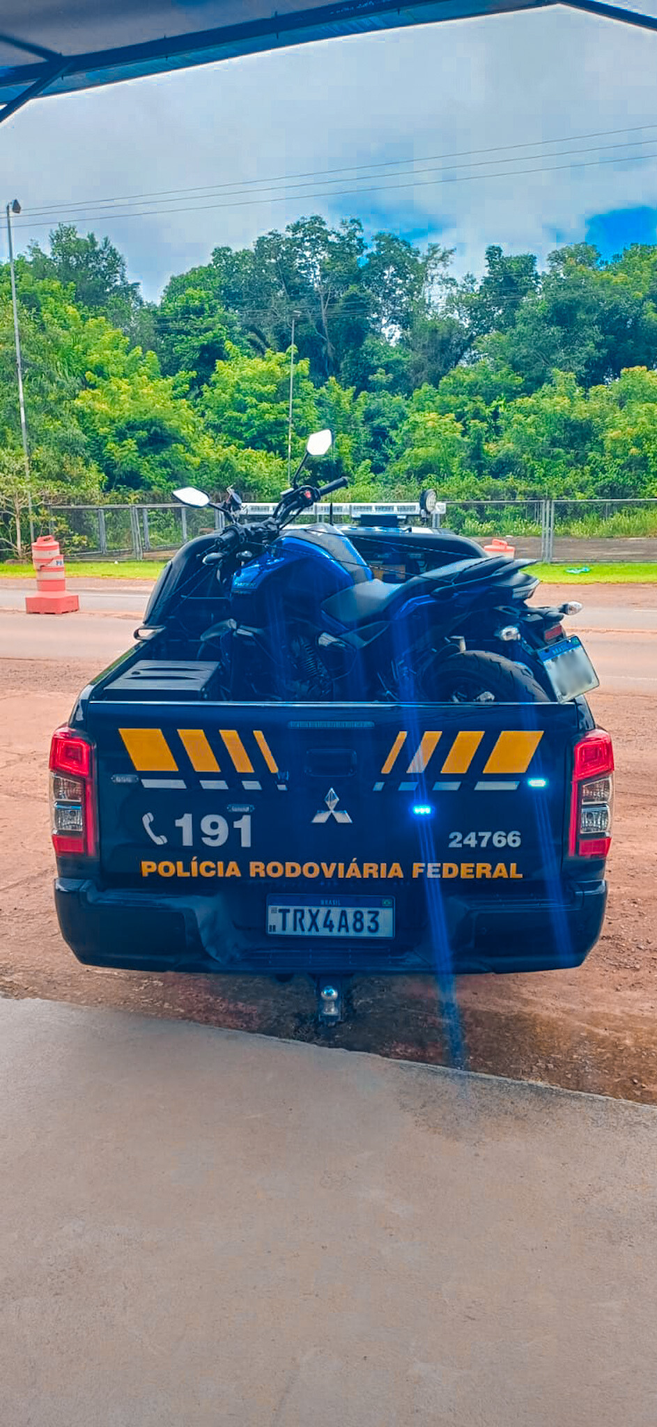 PRF flagra moto com placa adulterada em Presidente Figueiredo-AM