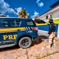 PRF prende cinco homens e cumpre mandados de prisão no Amazonas