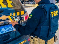 PRF prende condutor por dirigir na contramão e sob a influência de álcool