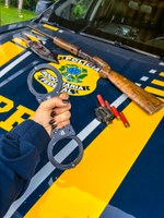 PRF prende homem por porte ilegal de arma e receptação de veículo em Humaitá/AM