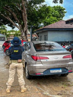 PRF recupera veículo roubado e identifica adulteração