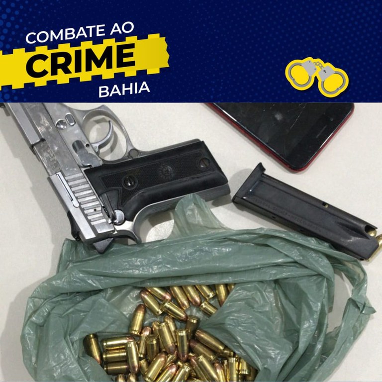 Foi realizada a revista pessoal e no interior do automóvel, quando foi encontrada uma pistola cal. 380 mm e mais 75 munições.