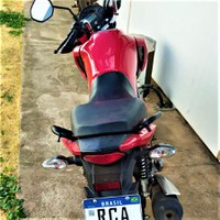 Após realizar manobras perigosas na rodovia, motociclista é preso pela PRF com moto furtada