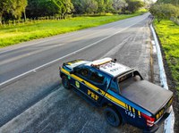 Caminhonete roubada é recuperada pela PRF em Santo Estevão (BA)
