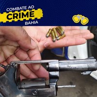 Operação Cyaneus: Homem é preso com arma e munições dentro de ônibus na BR 324 em Salvador (BA)
