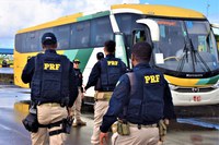 Passageiro de ônibus é preso na BR 116 por perturbação da tranquilidade alheia, desobediência e ameaça