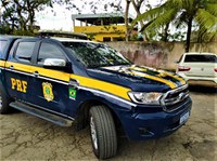 PRF recupera veículo roubado e prende motorista por receptação