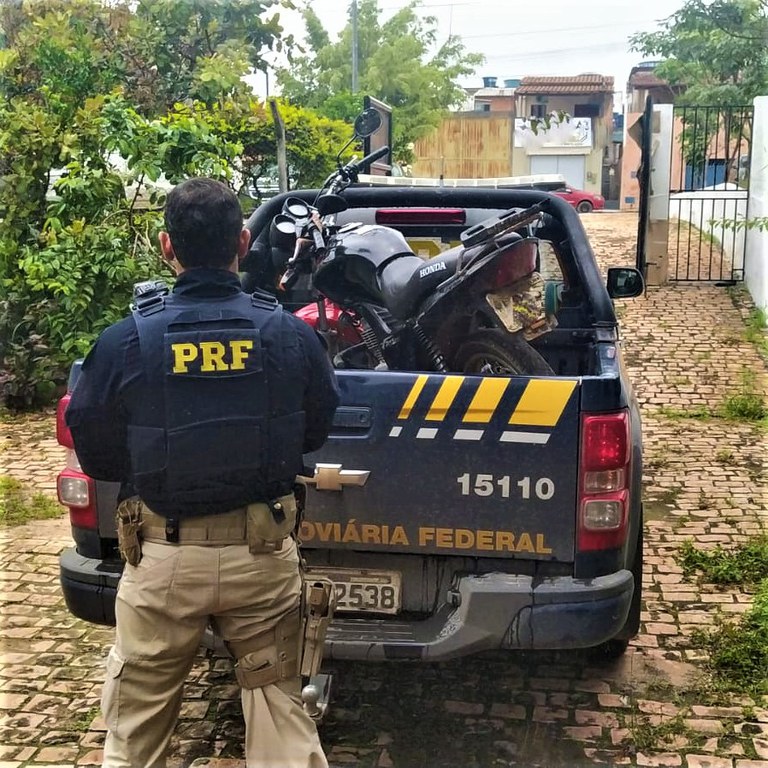 A motocicleta havia sido roubada há cerca de 10 anos no estado de São Paulo,