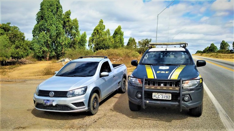 Caminhonete roubada em Belo Horizonte (MG) é recuperada em Cândido Sales (BA)