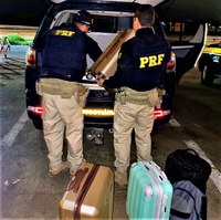 Duas traficantes são presas em Feira de Santana transportando mais de 50Kg de maconha dentro de ônibus