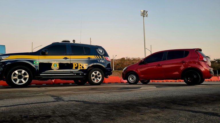 O motorista disse que comprou o carro em um grupo de internet, tendo negociado mediante troca em outro veículo usado.