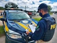 Motorista é flagrado com comprimidos de rebite e trafegando por horas na estrada desrespeitando a Lei do descanso