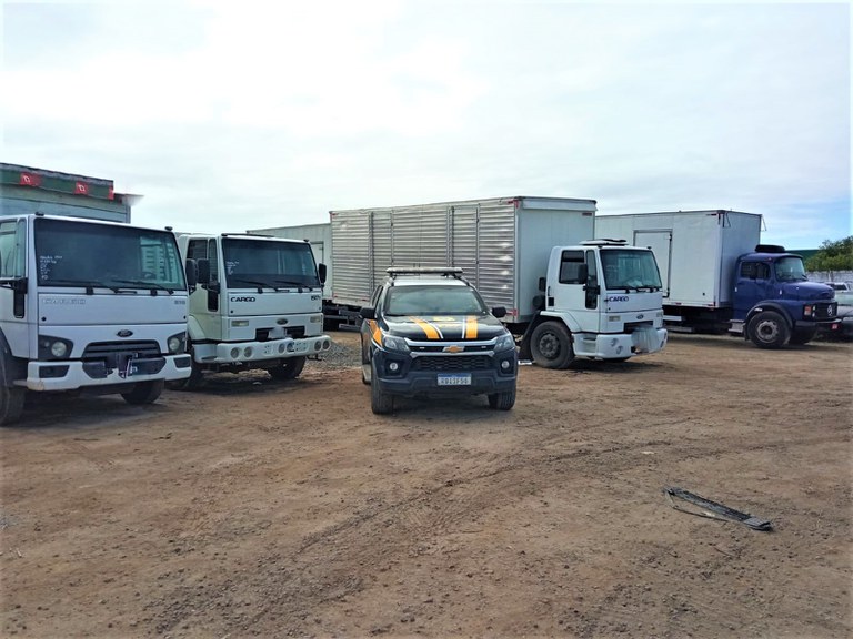 Operação integrada da PRF BA, PMBA e PCBA apreende 10 caminhões adulterados de empresa no Extremo Sul da Bahia
