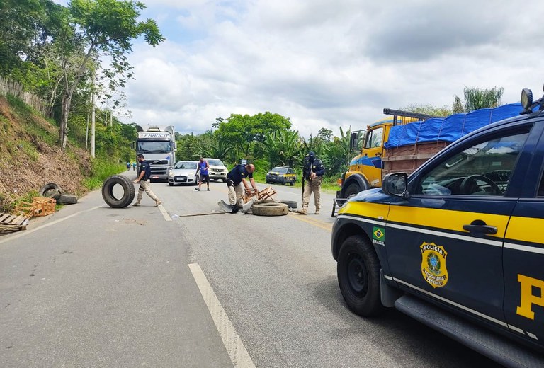 PRF atua para garantir a segurança e o trânsito livre nas rodovias federais baianas