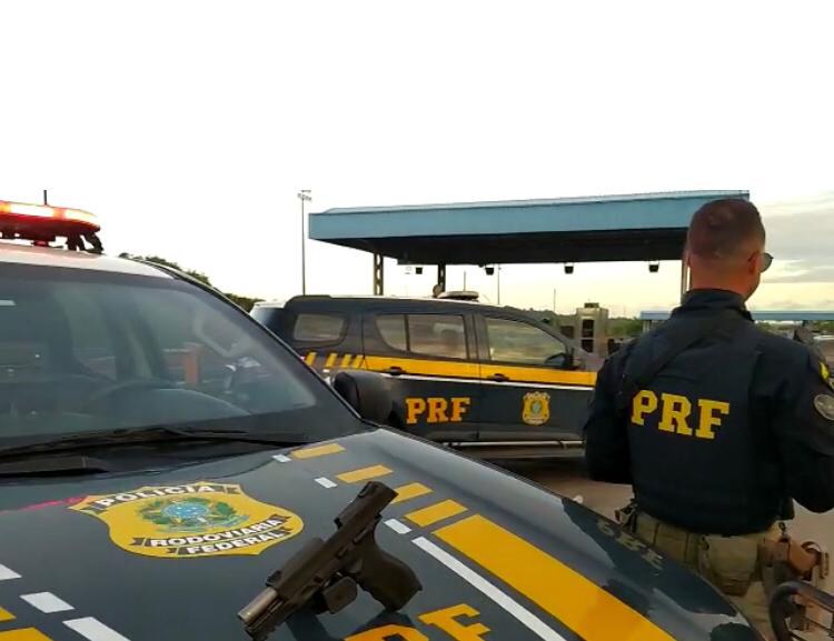 Conforme Resolução Nº 23.669, Art. 154-A: Fica proibido o transporte de armas e munições, em todo o território nacional, por parte de colecionadores, atiradores e caçadores no dia das Eleições, nas 24 horas que o antecedem e nas 24 horas que o sucedem.