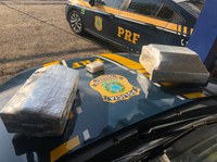 Mais de 27 Kg de maconha são apreendidos pela PRF durante abordagem a ônibus em Jequié (BA)
