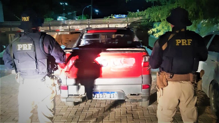 PRF apreende caminhonete adulterada no Norte da Bahia
