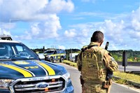 PRF apreende caminhonete de luxo adulterada em Salvador (BA)