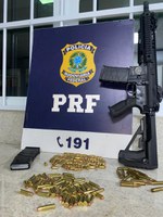 Após abordagem a ônibus PRF apreende fuzil, munição, droga e aves silvestres em Vitória da Conquista (BA)