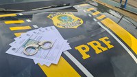 Homem é preso pela PRF após apresentar CNH e RG falsos durante abordagem no Extremo Sul da Bahia