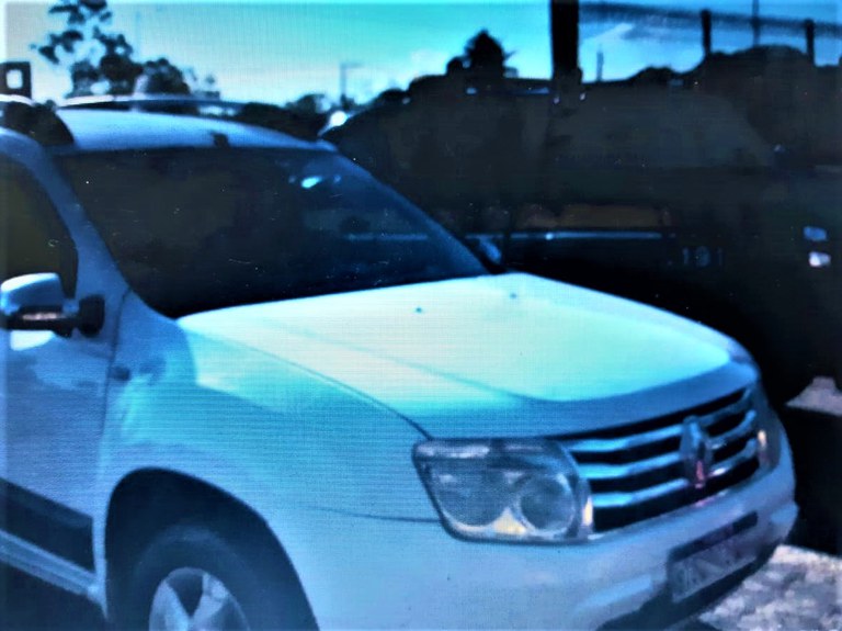 Veículos clonados são remarcados e emplacados com as informações de um veículo regularmente licenciado, copiando quase todas as características do veículo original, registrado legalmente. Apesar de grupos criminosos utilizarem-se de diversos artifícios para dificultar a identificação do carro, os policiais rodoviários federais passam por atualizações e treinamentos frequentes e aplicam técnicas avançadas, tornando-se verdadeiros especialistas no enfrentamento a fraudes veiculares.