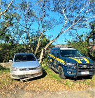 Na BR 101, PRF recupera carro tomado de assalto horas antes em Itabuna