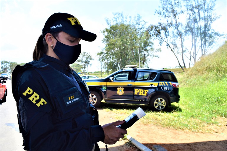 A PRF se empenha no combate à embriaguez ao volante com ações educativas, presença constante nas rodovias e uma fiscalização eficiente. As ações são realizadas em pontos estudados previamente, onde, costumeiramente, passam motoristas que bebem e dirigem.