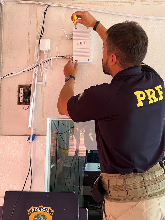 Substituição do amplificador de sinal de celular em Itaberaba.jpg